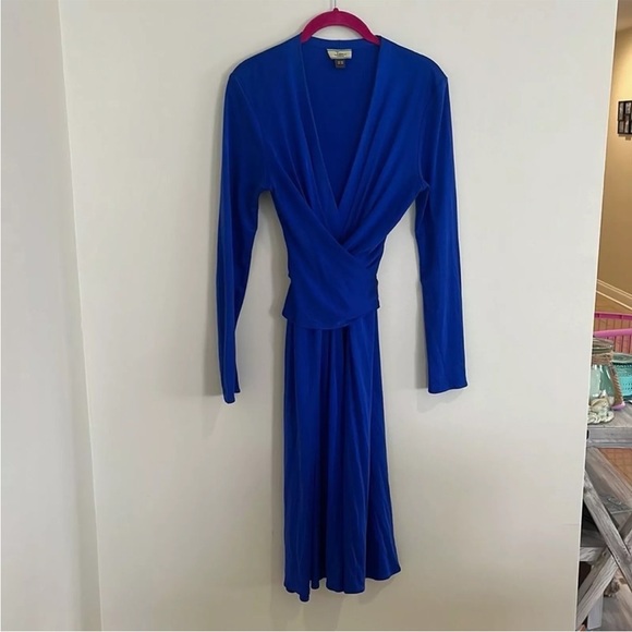 Engagement dress as seen as Catherine, Princess of Wales - Picture 3 of 5